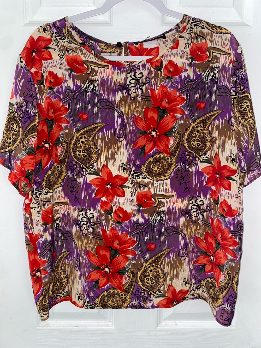 🚨Priced for quick sale🚨 Sag Harbor Red Floral Short-Sleeve Top with Purple & Tan